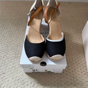 croft & barrow Black and Tan Espadrille Wedge Sandals with Cream Trim